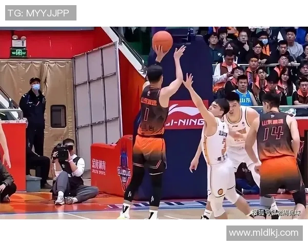 山东男篮与广东队精彩对决集锦回顾展现篮球魅力与激情瞬间 山东男篮与广东队精彩对决集锦回顾展现篮球魅力与激情瞬间